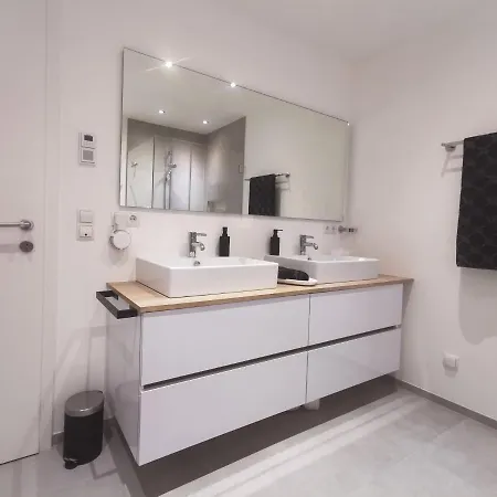 Casa Mansa - Ferienwohnung Mit Gemütlichem Garten Wolfurt